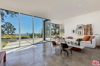 12336 Deerbrook Ln in Los Angeles, CA - Building Photo - Building Photo