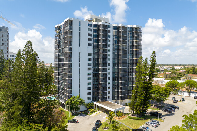 Bonavida Condominiums in Aventura, FL - Foto de edificio - Building Photo