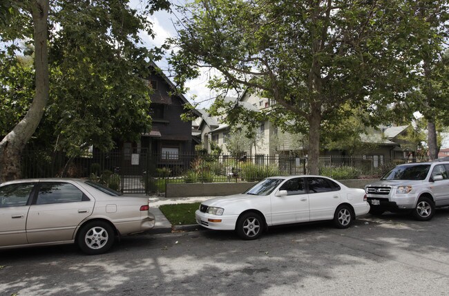 Dunning Apartments in Los Angeles, CA - Foto de edificio - Building Photo