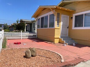 2625 Violet St in San Diego, CA - Building Photo - Building Photo