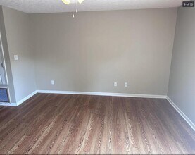 6670 S Wilson Rd in Radcliff, KY - Building Photo - Building Photo