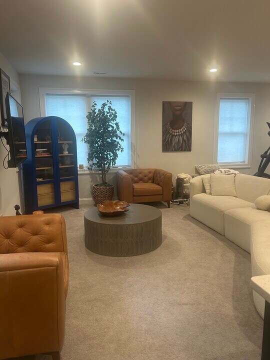 9683 Parkland Meadow Lane in Vienna, VA - Foto de edificio