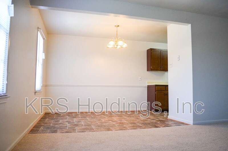 7746 Colonial Point Ln in Gloucester Point, VA - Building Photo
