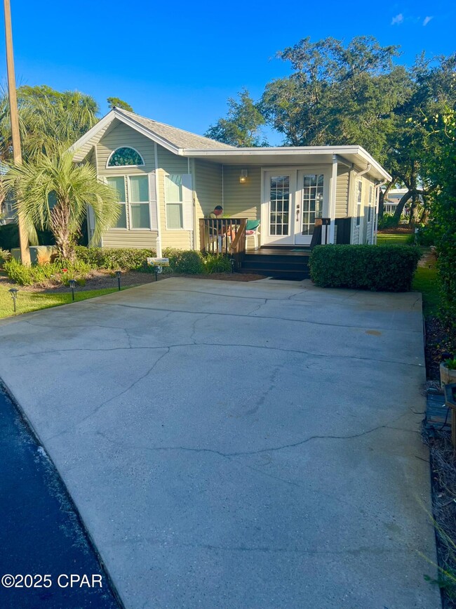 property at 1219 Thomas Dr
