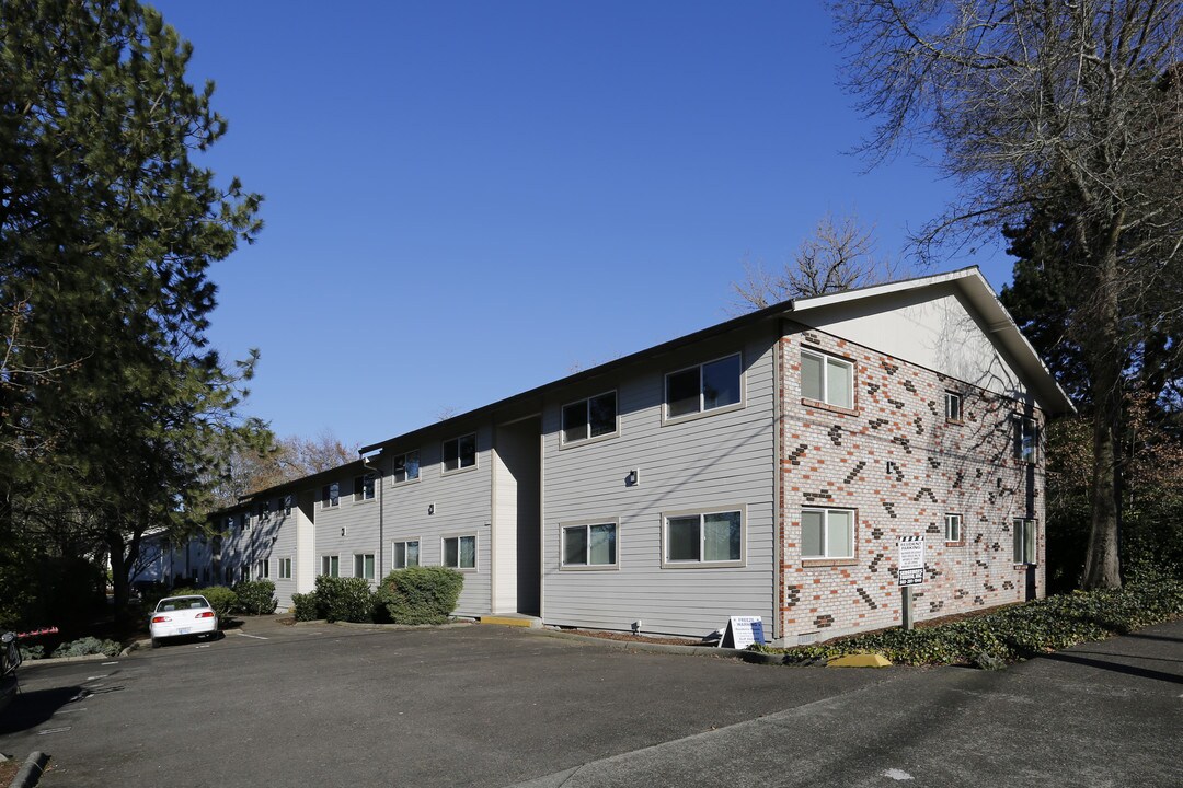 Royal Gardens Apartments in Portland, OR - Foto de edificio