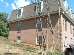 905 Crosshill Dr in Frankfort, KY - Building Photo - Building Photo