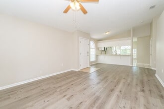 7915 Barclay Rd in New Port Richey, FL - Foto de edificio - Building Photo
