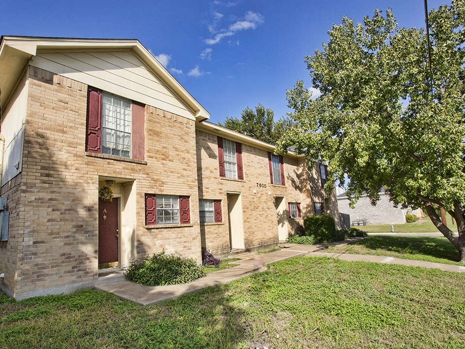 7600 Chapin Rd in Fort Worth, TX - Building Photo