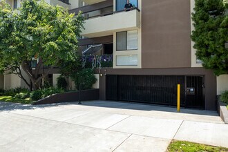 1305 N Columbus Ave in Glendale, CA - Foto de edificio - Building Photo