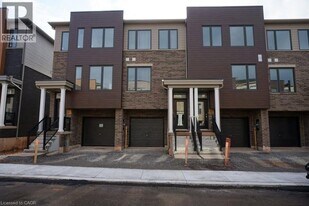 12 Radison Ln in Hamilton, ON - Building Photo