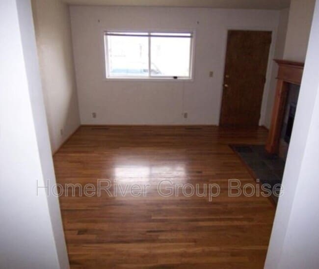 property at 212 E Morrison St