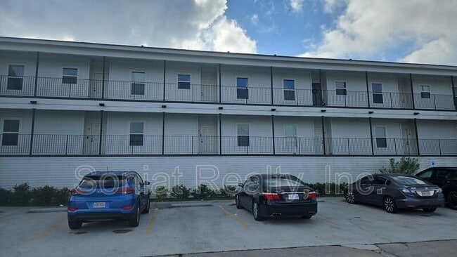 property at 4504 Pontchartrain Dr