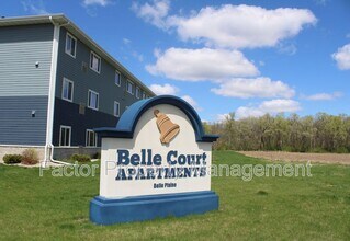 561 S Elk St in Belle Plaine, MN - Foto de edificio - Building Photo