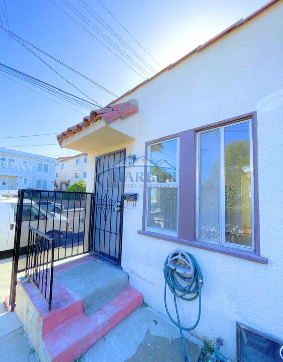 562-568 W 23rd St in San Pedro, CA - Building Photo