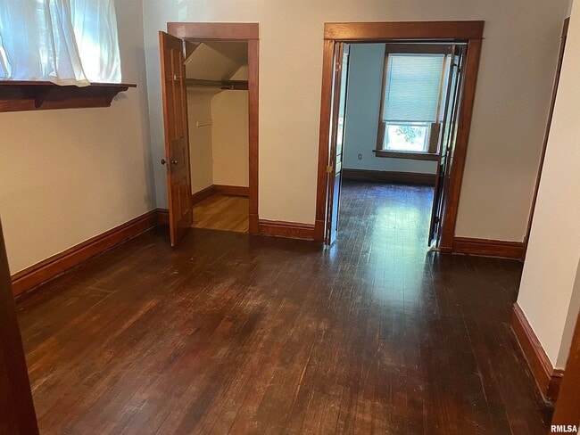 2927 Fair Ave, Unit Upper in Davenport, IA - Foto de edificio - Building Photo