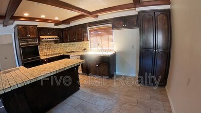 81018 Freeport Blvd in Sacramento, CA - Building Photo - Building Photo