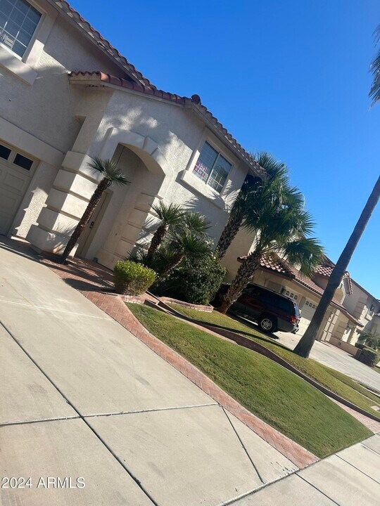 12521 N 57th Ave in Glendale, AZ - Building Photo