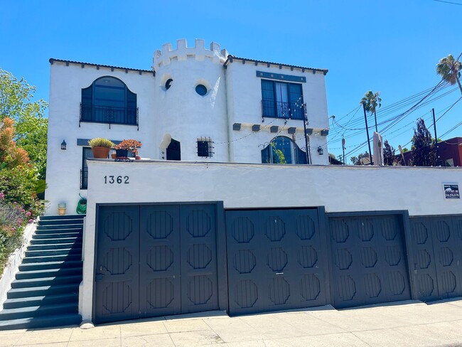 1362 Lucile Ave in Los Angeles, CA - Building Photo - Building Photo