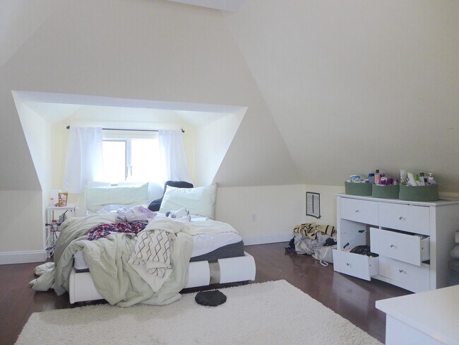 12 Stockwell St, Unit 2 in Boston, MA - Foto de edificio - Building Photo