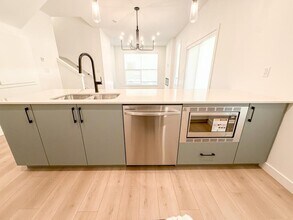 12403-12122 122 Ave NW in Edmonton, AB - Building Photo - Building Photo