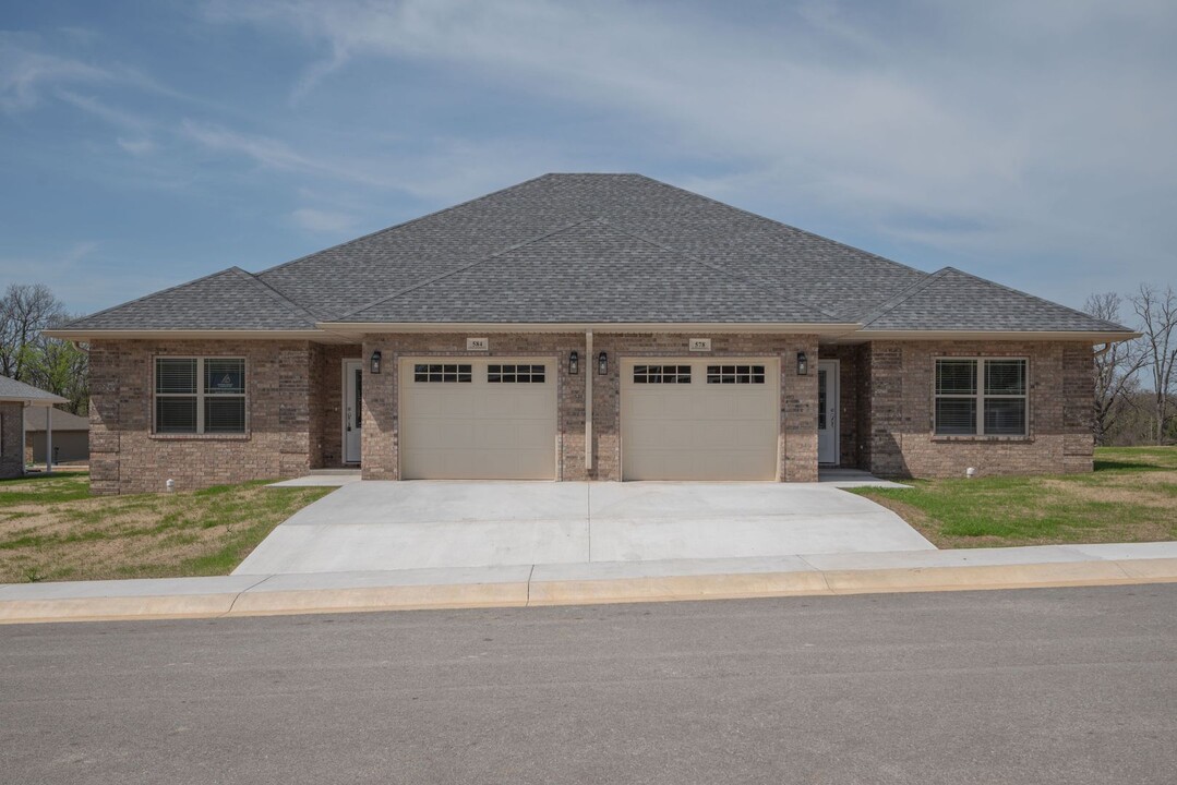 578 Pne Vw St in Neosho, MO - Building Photo