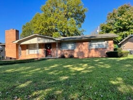 4020 Columbine Ln in Texarkana, TX - Building Photo