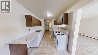 10505-10103 103 St in Grande Prairie, AB - Building Photo - Building Photo