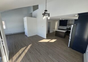 909 W Front St in Erie, PA - Foto de edificio - Building Photo