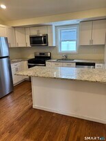 170 Short Beach Rd in Branford, CT - Building Photo