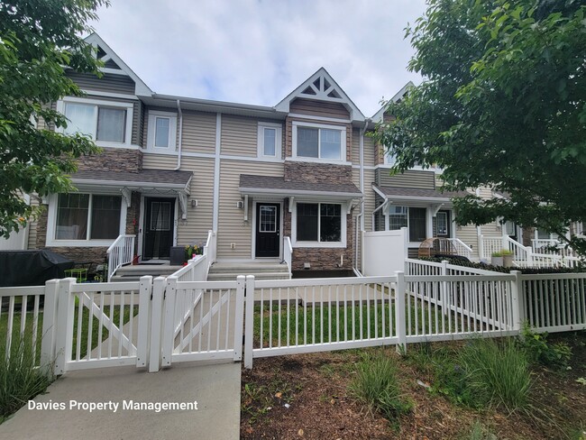 property at 415 Clareview Rd NW