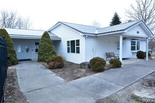 13 1st St in Cairnbrook, PA - Building Photo