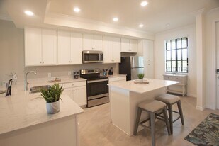 17626 Gawthrop Dr, Unit Paradise Found in Bradenton, FL - Building Photo