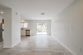 2114 Shasta Dr in Kemah, TX - Building Photo - Building Photo