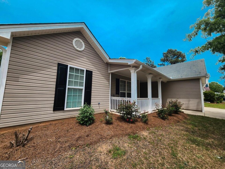 1883 Roxey Ln in Winder, GA - Foto de edificio