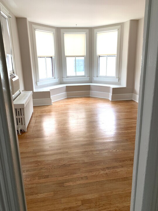 7 W Afton Ave, Unit 1 in Yardley, PA - Building Photo