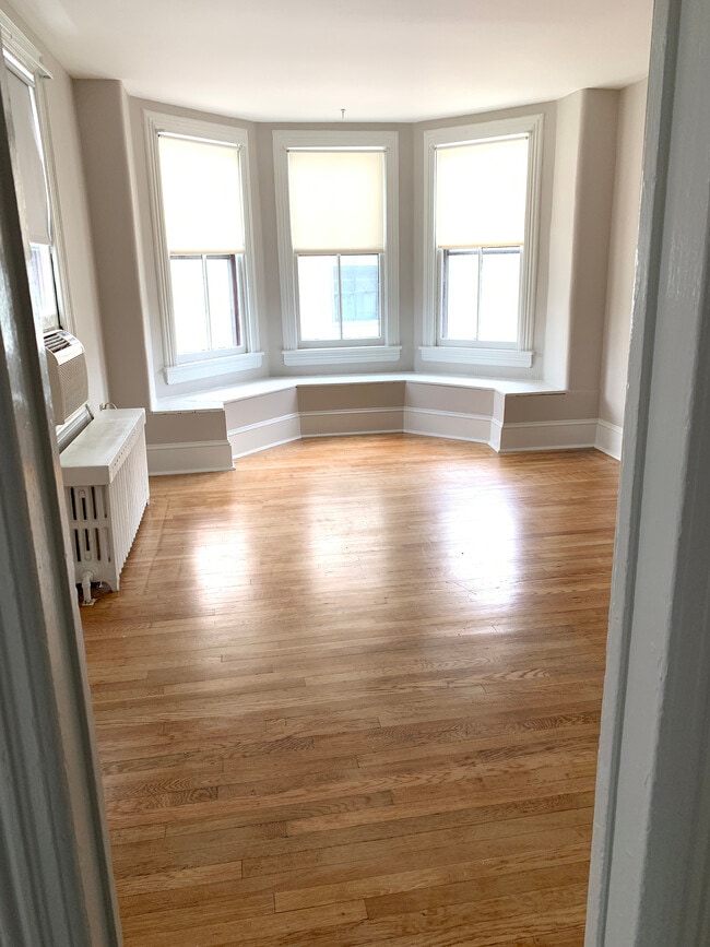 7 W Afton Ave, Unit 1