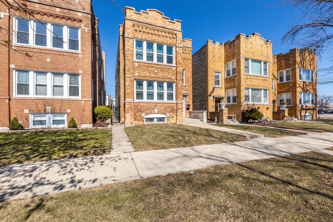 4820 W Wolfram St in Chicago, IL - Building Photo - Building Photo