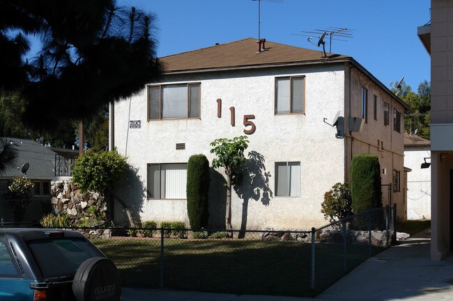 115 N Hillcrest Blvd in Inglewood, CA - Building Photo - Building Photo