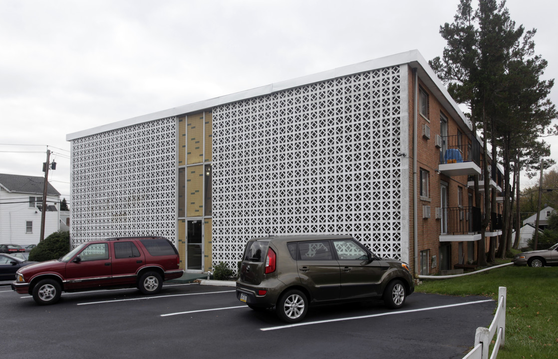 Castle Arms Apartments in Audubon, NJ - Building Photo