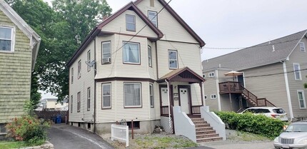 139 Lowell St, Unit 1 in Waltham, MA - Foto de edificio - Building Photo