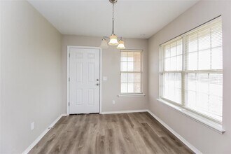 3700 Stable Cir in Mustang, OK - Building Photo - Building Photo
