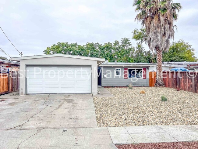 property at 28521 Rochelle Ave