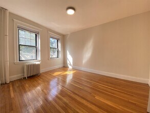 1580 Massachusetts Ave, Unit 2A in Cambridge, MA - Foto de edificio - Building Photo
