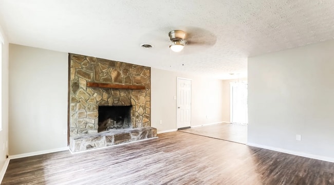 2730 Old S Dr in Jonesboro, GA - Building Photo - Building Photo