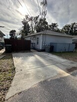 215 Carys Ln in Pensacola, FL - Building Photo