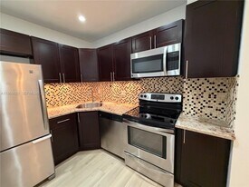 2426 SE 17th St in Fort Lauderdale, FL - Building Photo