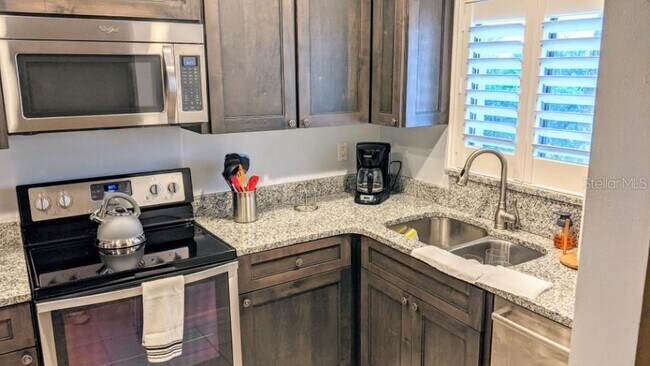 1624 Stickney Point Rd in Sarasota, FL - Building Photo - Building Photo