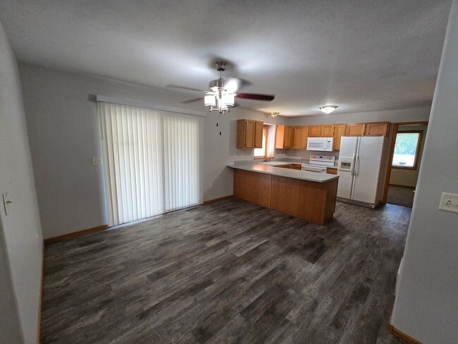 2424 N Howard Ave in Grand Island, NE - Building Photo - Building Photo