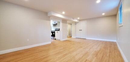 87 Nicholas St in Quinte West, ON - Building Photo - Building Photo