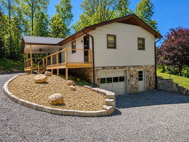 4556 US 221 N in Marion, NC - Building Photo - Building Photo